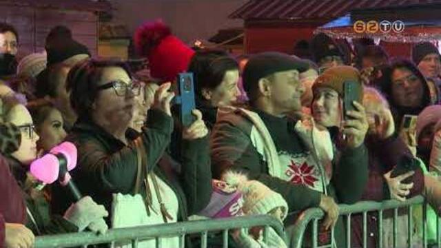 Karácsonyi dallamok és meghitt pillanatok várták az érdeklődőket a Fő téren Karácsonyi dallamok és meghitt pillanatok várták az érdeklődőket a Fő téren