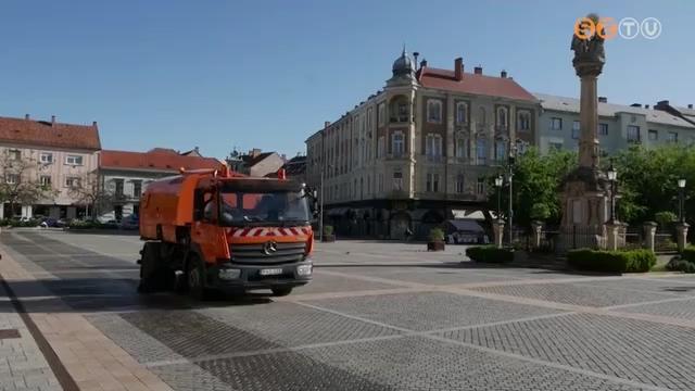 Nem csak a vros utci, hanem a terek is megtisztulnak ezekben a napokban