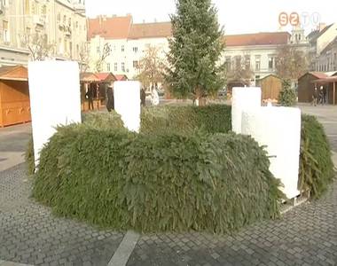 Javban zajlik az karcsonyi kszlds a F tren