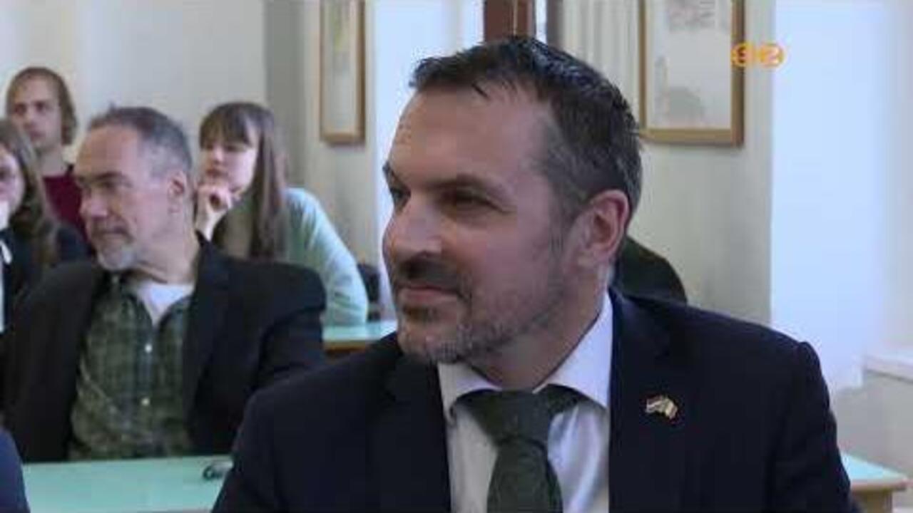 Termet neveztek el James Joyce-ról az ELTE Savaria Egyetemi Központ A-épületében Termet neveztek el James Joyce-ról az ELTE Savaria Egyetemi Központ A-épületében