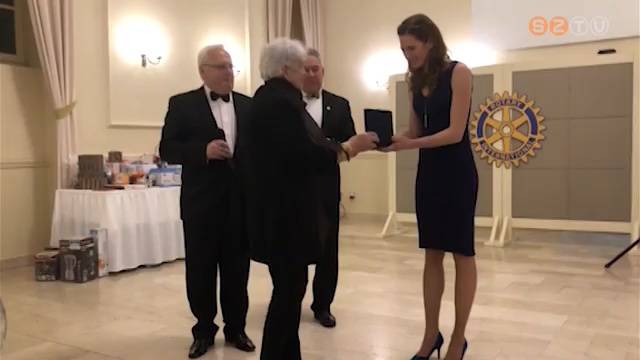 Bicz-Takcs Lilla kapta idn a szombathelyi Rotary Club Kiss Sndor-djt