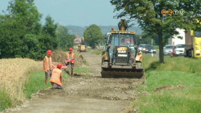 Hetek ta dolgoznak a nagygpek a balogunyomi kerkprt nyomvonaln