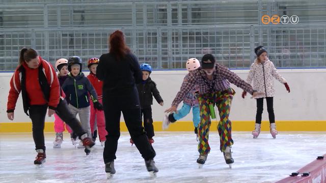 Hangulatos programokon vehettek rszt a jeges sportok szerelmesei a Szombathelyi Jgcsarnokban