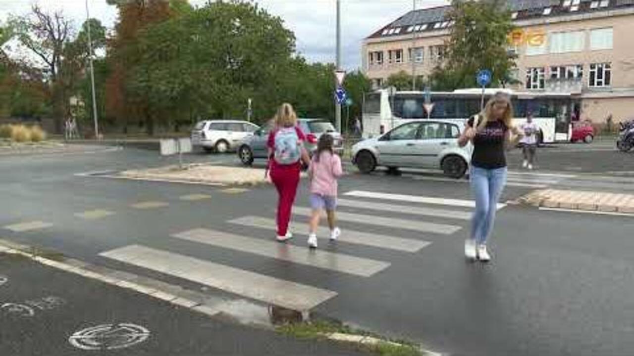 Az iskolakezdéssel jelentősen megnőtt a forgalom a város útjain Az iskolakezdéssel jelentősen megnőtt a forgalom a város útjain