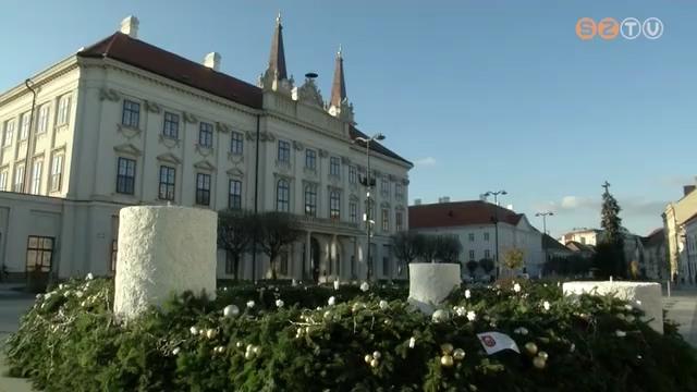 j helysznen, a Berzsenyi tren ll a vros adventi koszorja